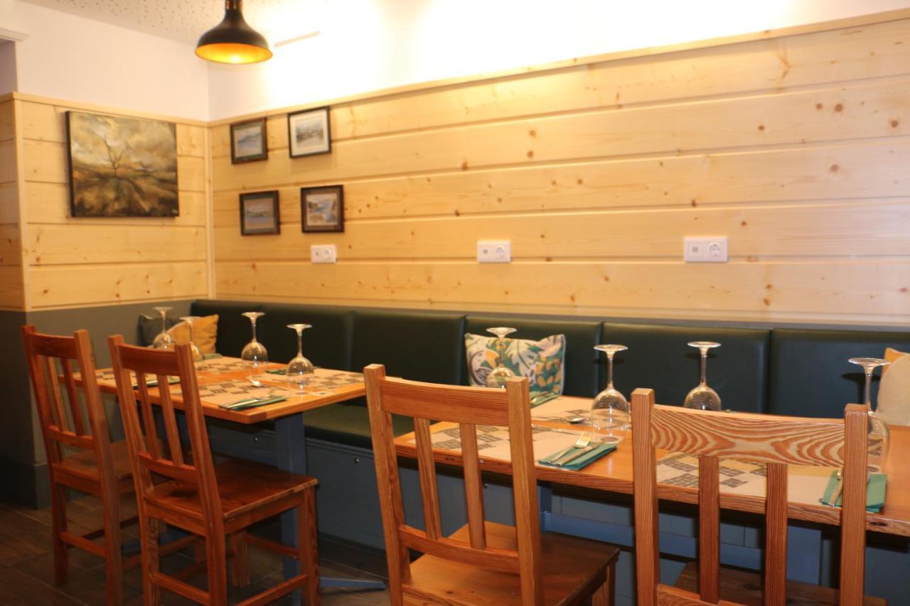 Alianca Cafe & Hostel Ангра-ду-Ероїшму Екстер'єр фото