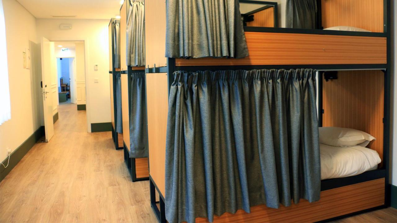 Alianca Cafe & Hostel Ангра-ду-Ероїшму Екстер'єр фото