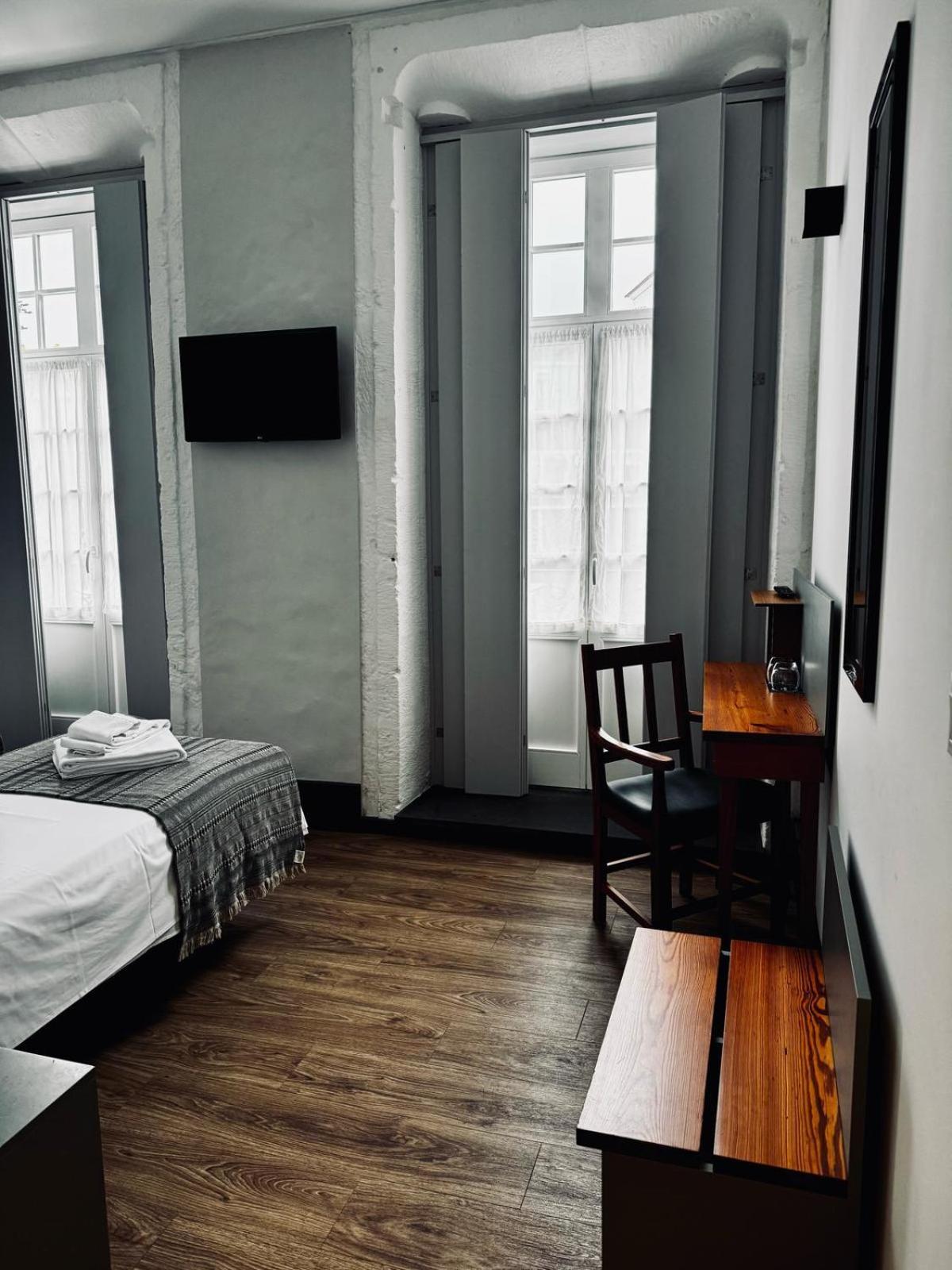 Alianca Cafe & Hostel Ангра-ду-Ероїшму Екстер'єр фото