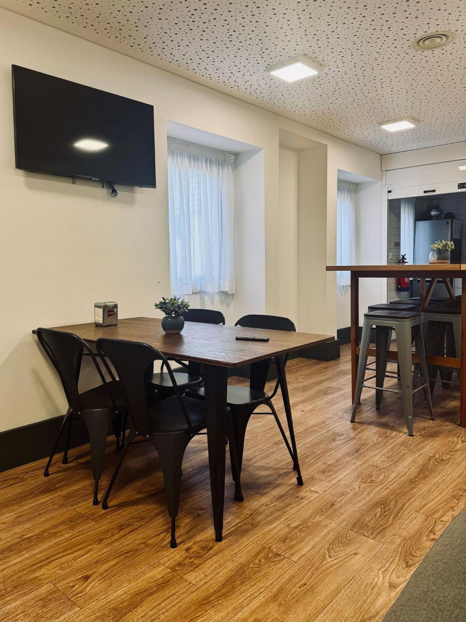 Alianca Cafe & Hostel Ангра-ду-Ероїшму Екстер'єр фото