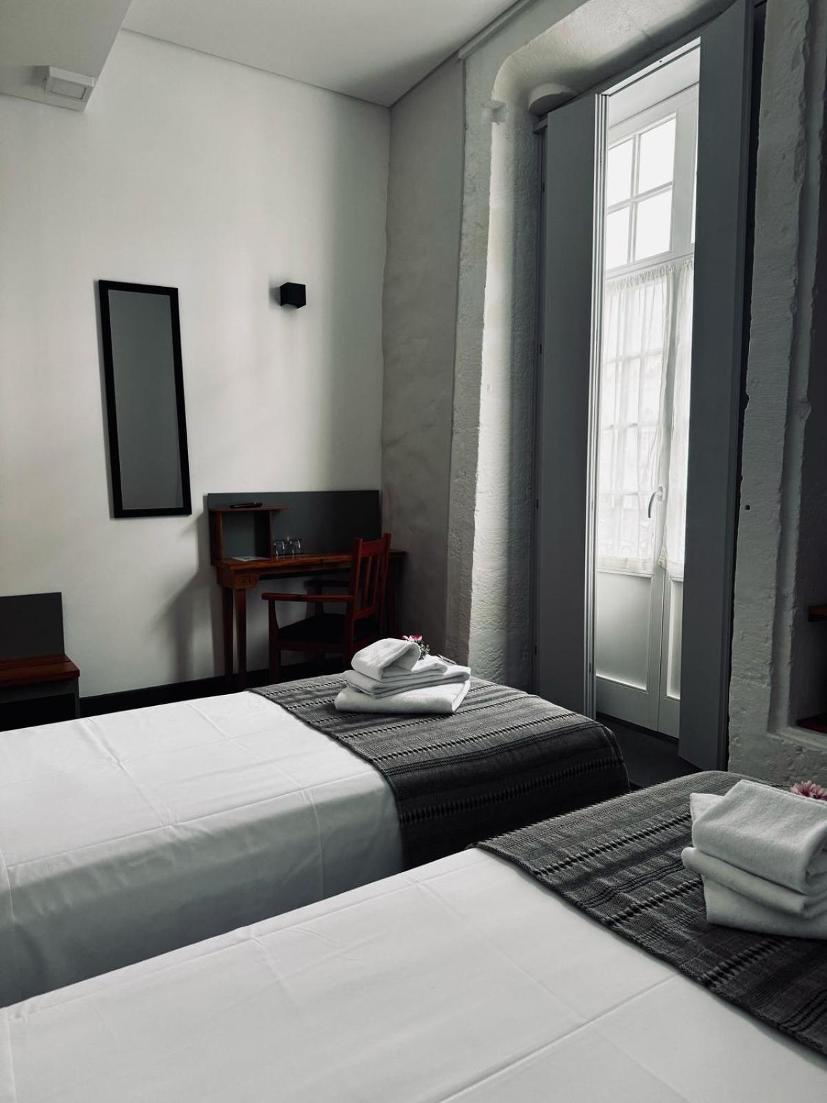 Alianca Cafe & Hostel Ангра-ду-Ероїшму Екстер'єр фото